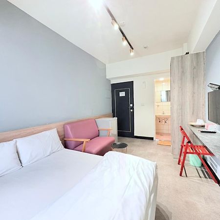 Fengjia Gift Box Homestay Taichung Esterno foto