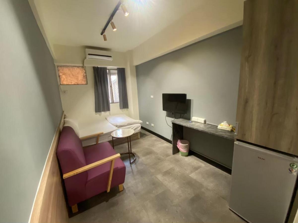 Fengjia Gift Box Homestay Taichung Esterno foto