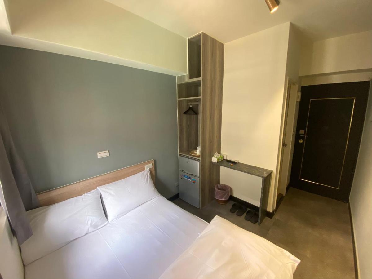 Fengjia Gift Box Homestay Taichung Esterno foto