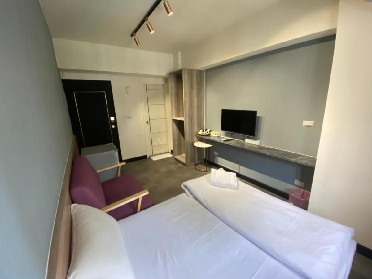 Fengjia Gift Box Homestay Taichung Esterno foto