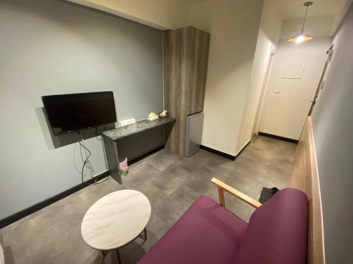 Fengjia Gift Box Homestay Taichung Esterno foto