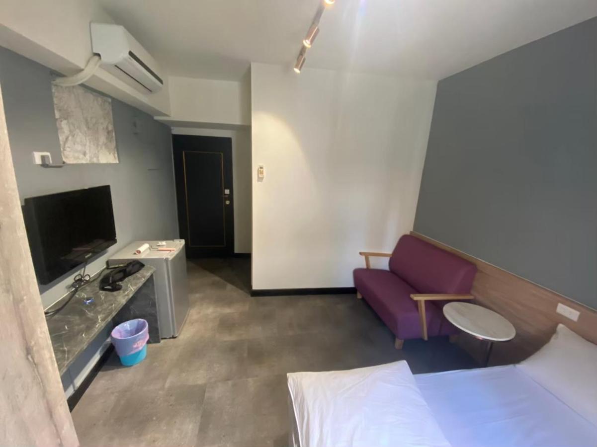 Fengjia Gift Box Homestay Taichung Esterno foto