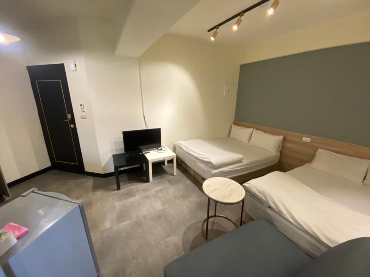 Fengjia Gift Box Homestay Taichung Esterno foto