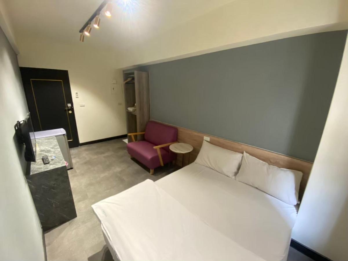 Fengjia Gift Box Homestay Taichung Esterno foto