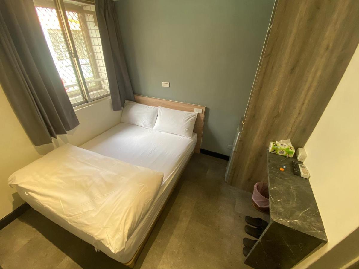 Fengjia Gift Box Homestay Taichung Esterno foto