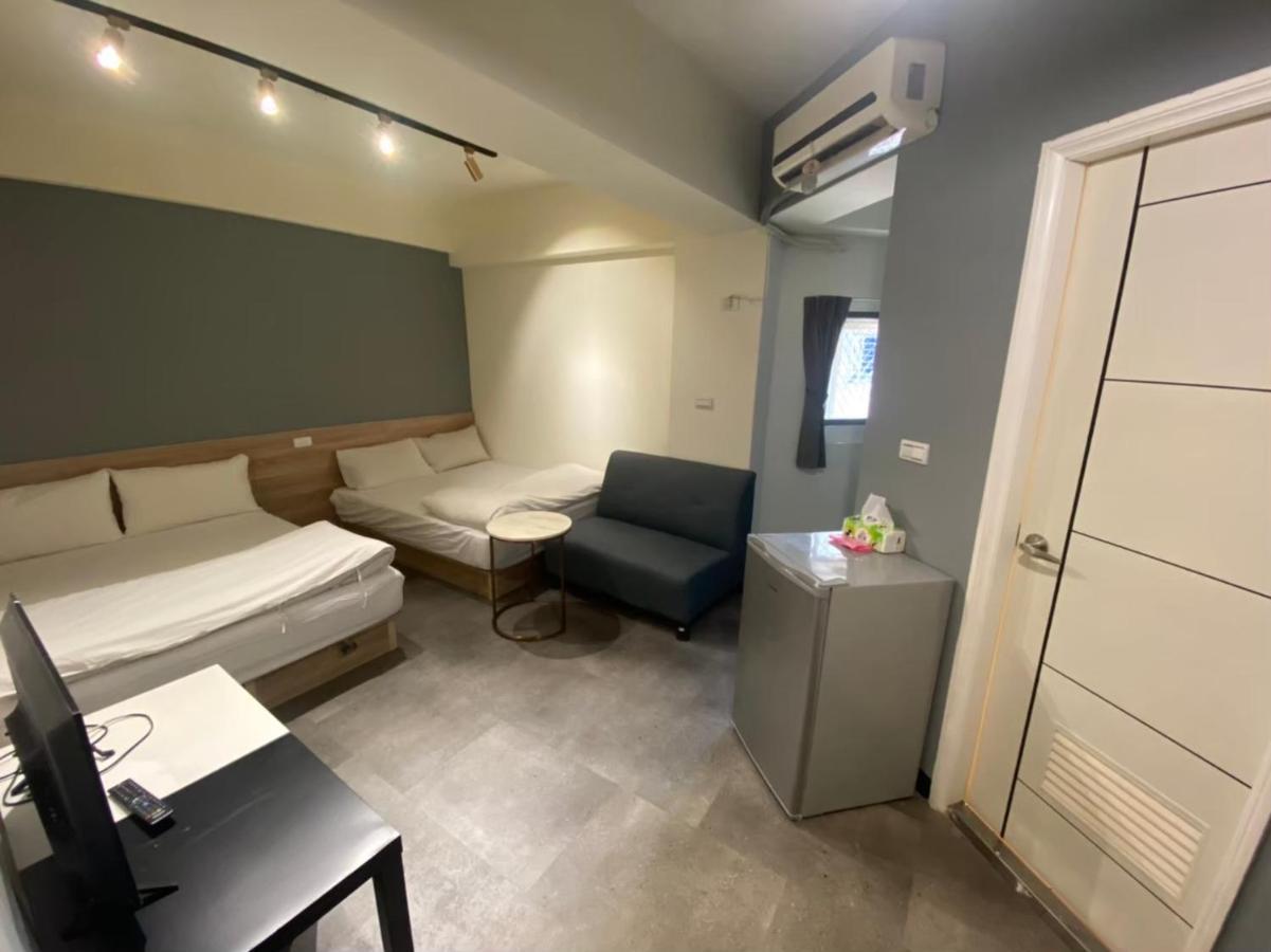 Fengjia Gift Box Homestay Taichung Esterno foto