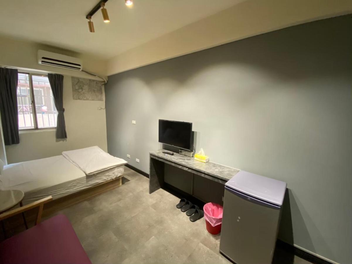 Fengjia Gift Box Homestay Taichung Esterno foto