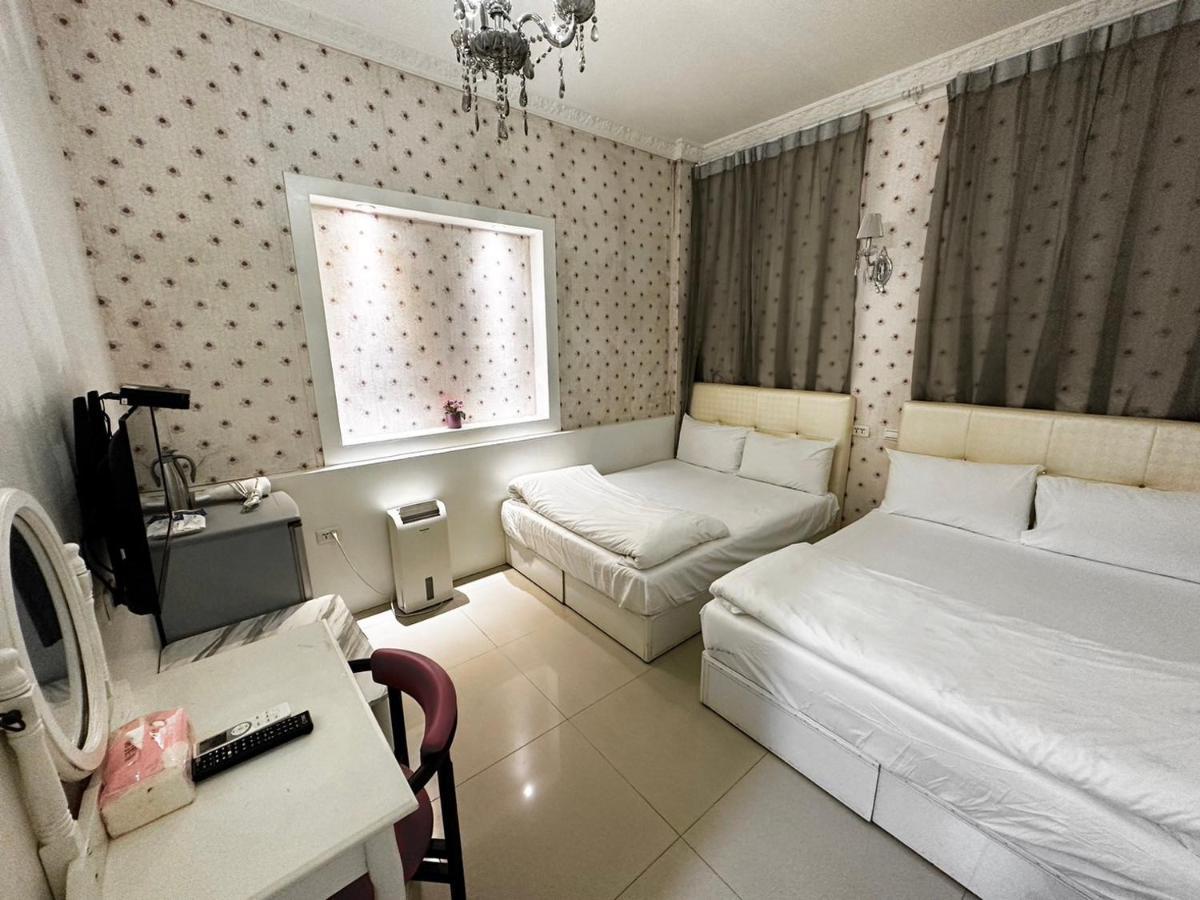 Fengjia Gift Box Homestay Taichung Esterno foto