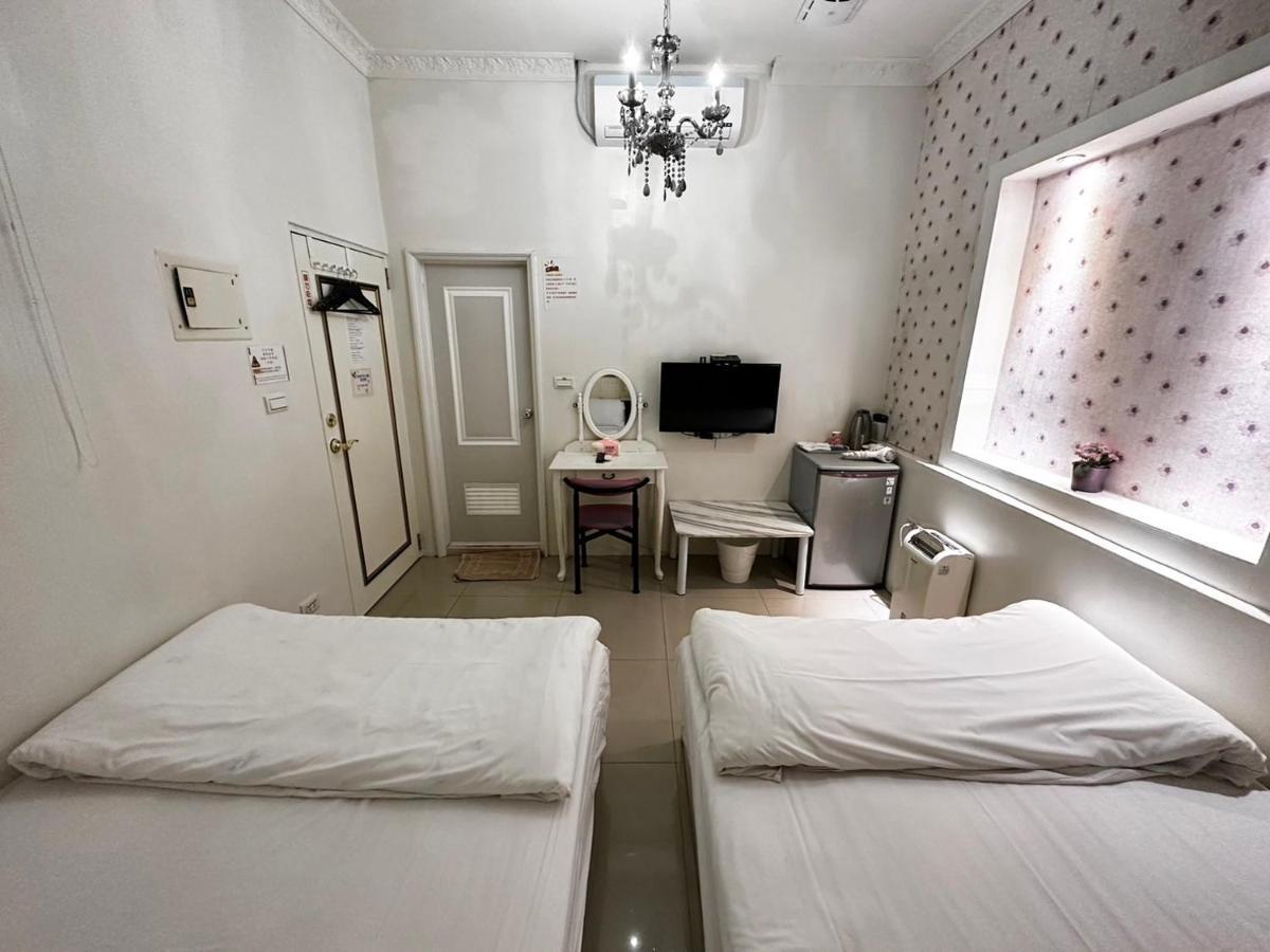 Fengjia Gift Box Homestay Taichung Esterno foto