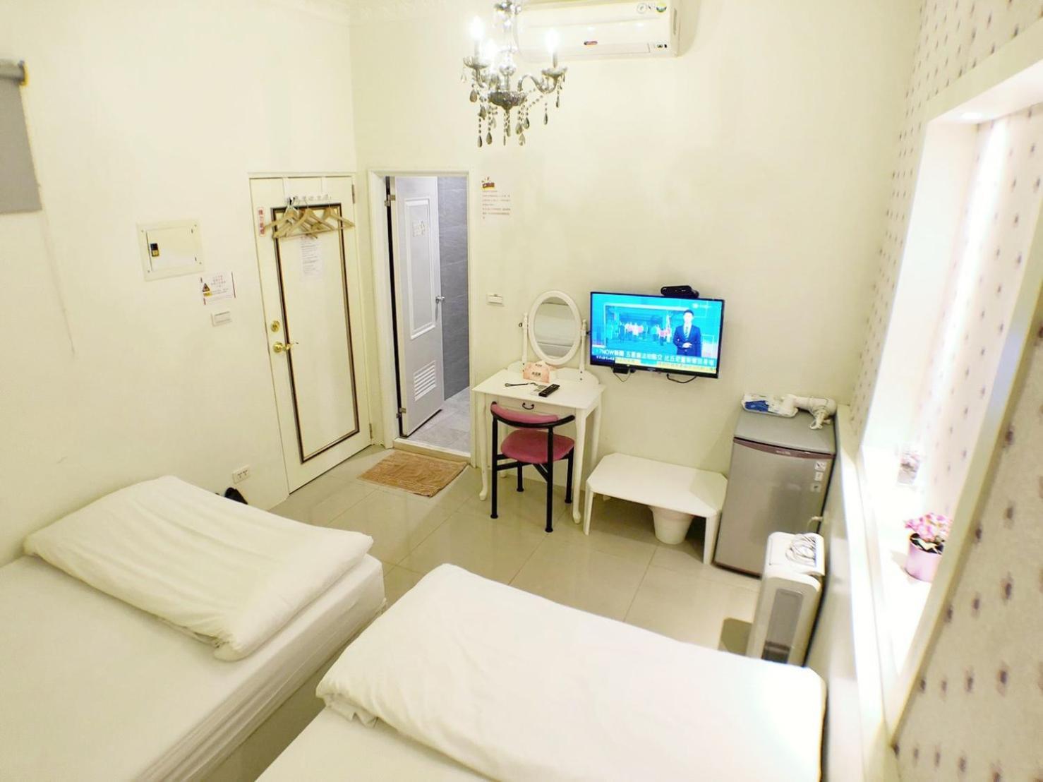 Fengjia Gift Box Homestay Taichung Esterno foto