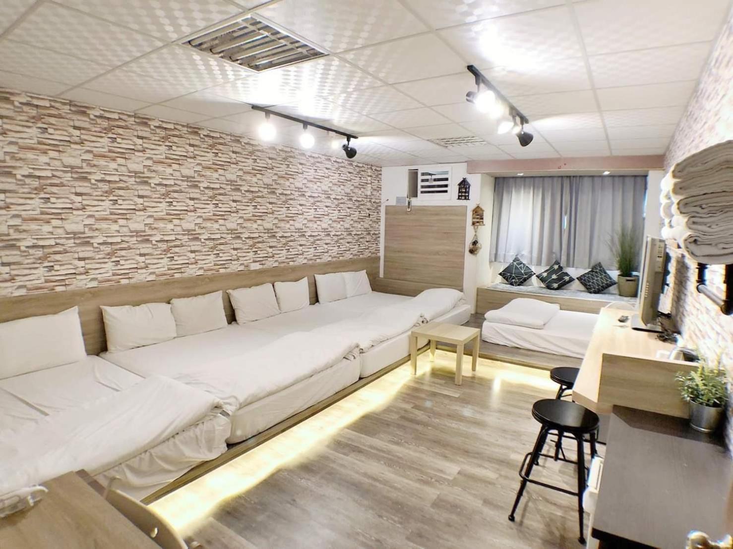 Fengjia Gift Box Homestay Taichung Esterno foto