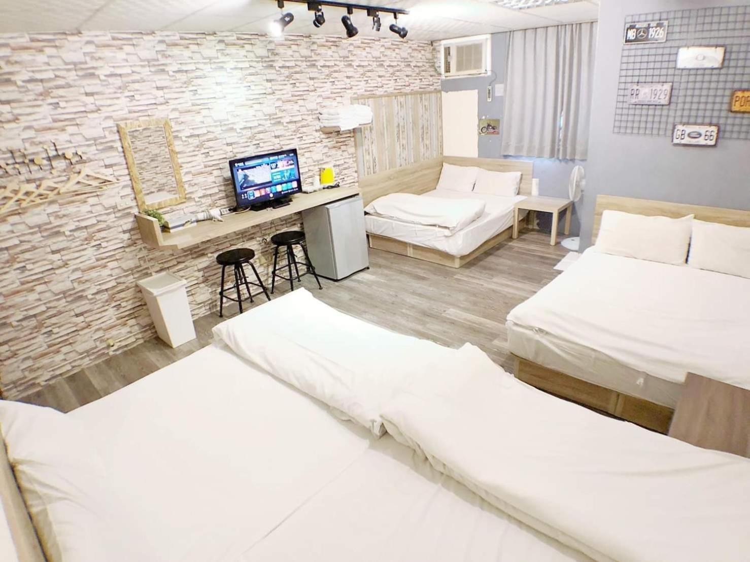 Fengjia Gift Box Homestay Taichung Esterno foto