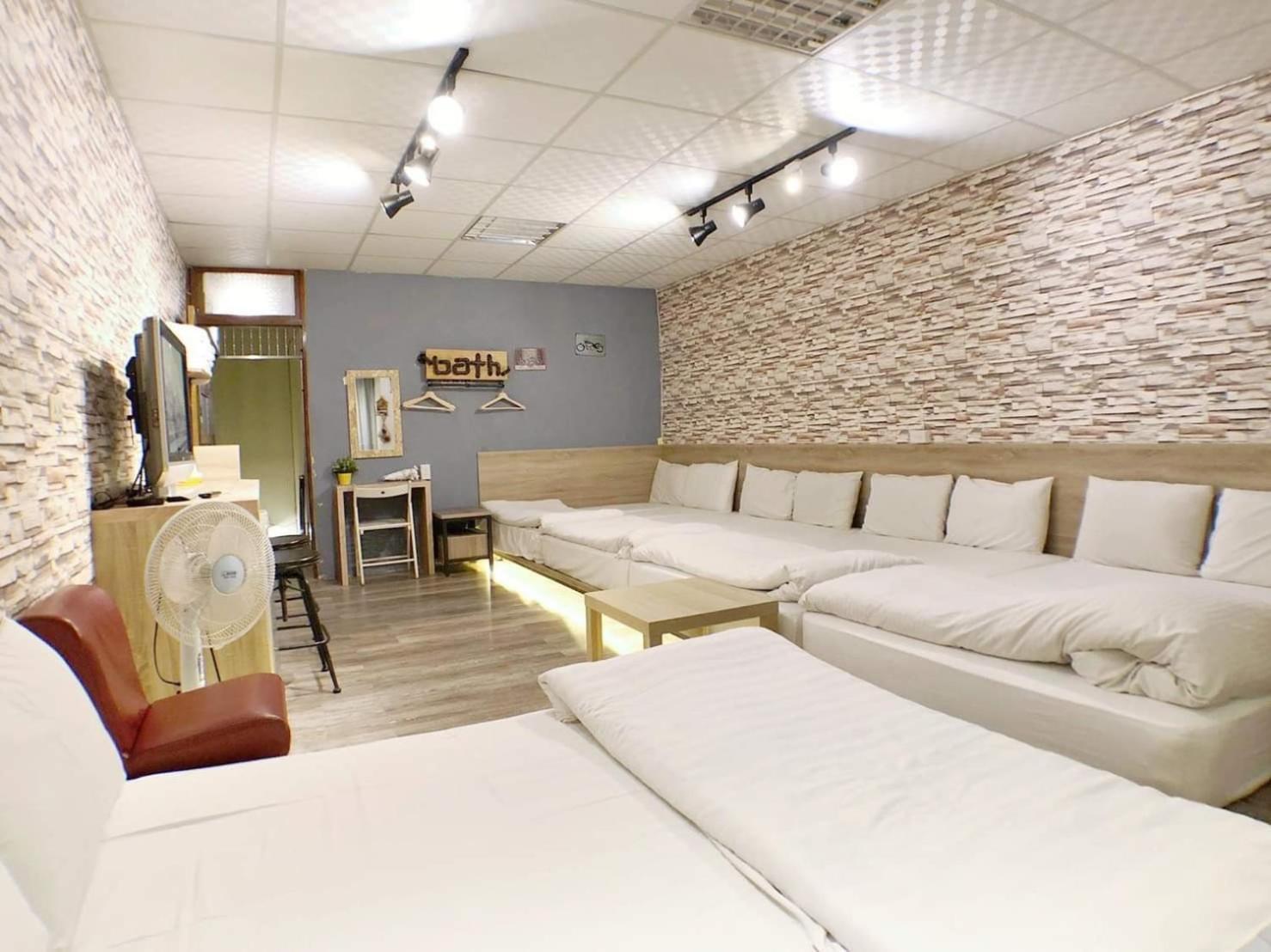 Fengjia Gift Box Homestay Taichung Esterno foto