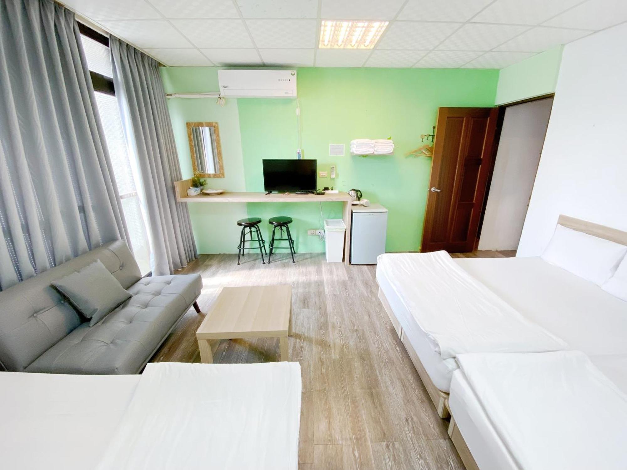 Fengjia Gift Box Homestay Taichung Esterno foto
