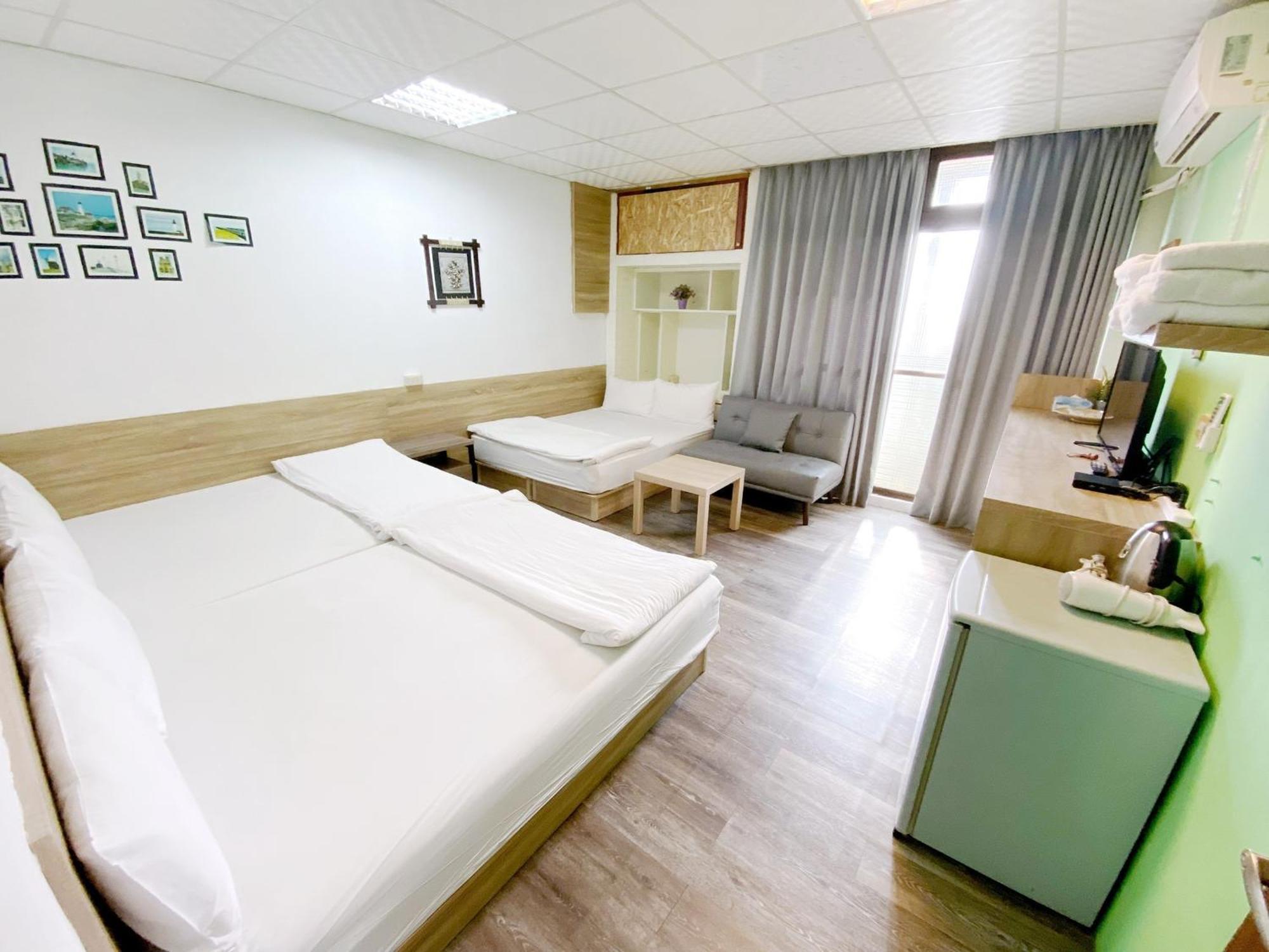 Fengjia Gift Box Homestay Taichung Esterno foto
