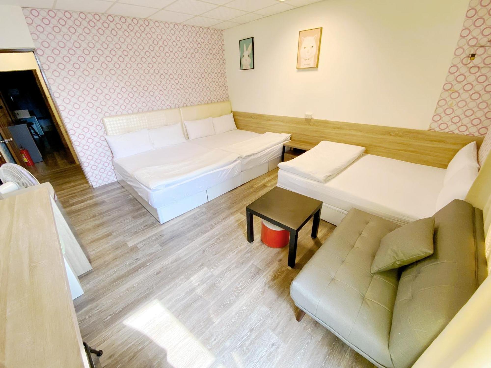 Fengjia Gift Box Homestay Taichung Esterno foto