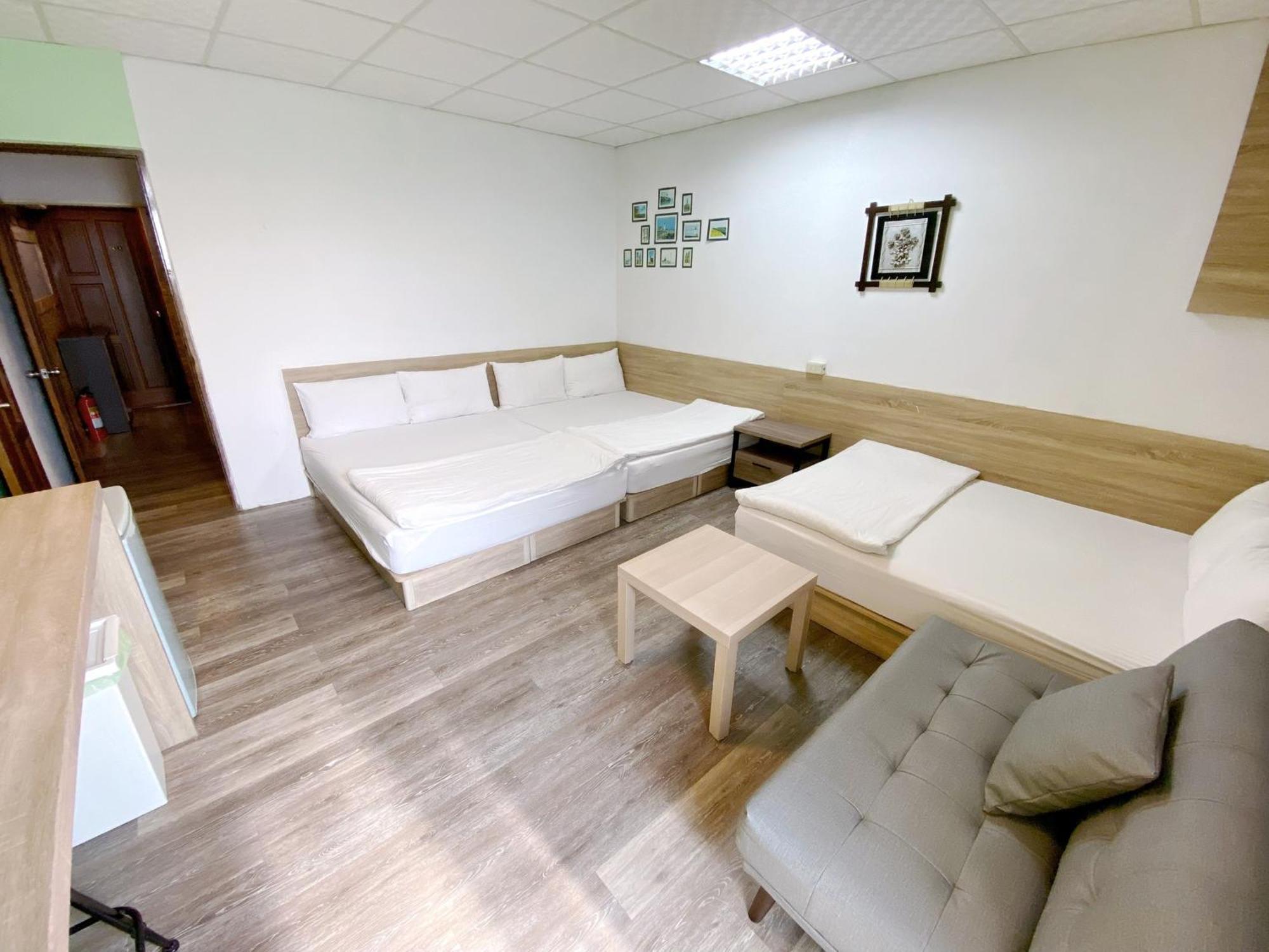 Fengjia Gift Box Homestay Taichung Esterno foto