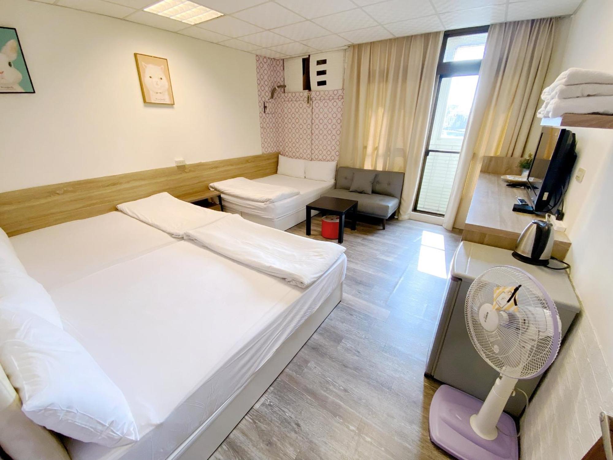 Fengjia Gift Box Homestay Taichung Esterno foto