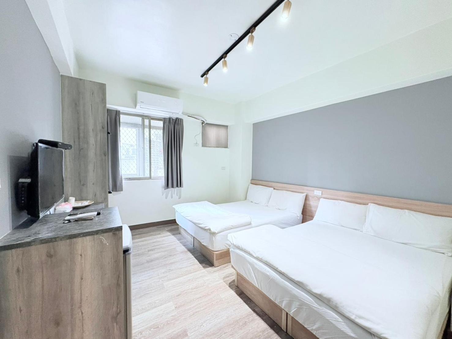 Fengjia Gift Box Homestay Taichung Esterno foto